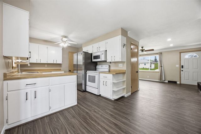 2916 Schultz Drive NW, Cedar Rapids, IA 52405