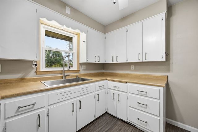 2916 Schultz Drive NW, Cedar Rapids, IA 52405