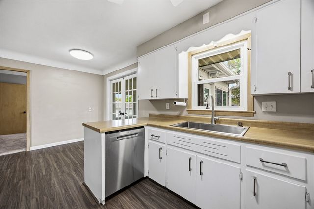 2916 Schultz Drive NW, Cedar Rapids, IA 52405