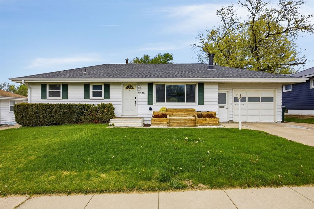 2916 Schultz Drive NW, Cedar Rapids, IA 52405