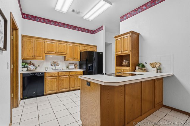 1922 S Plainview, Ardmore, OK 73401