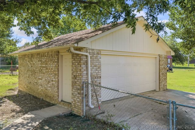 1922 S Plainview, Ardmore, OK 73401