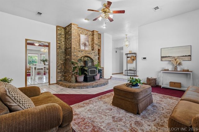 1922 S Plainview, Ardmore, OK 73401