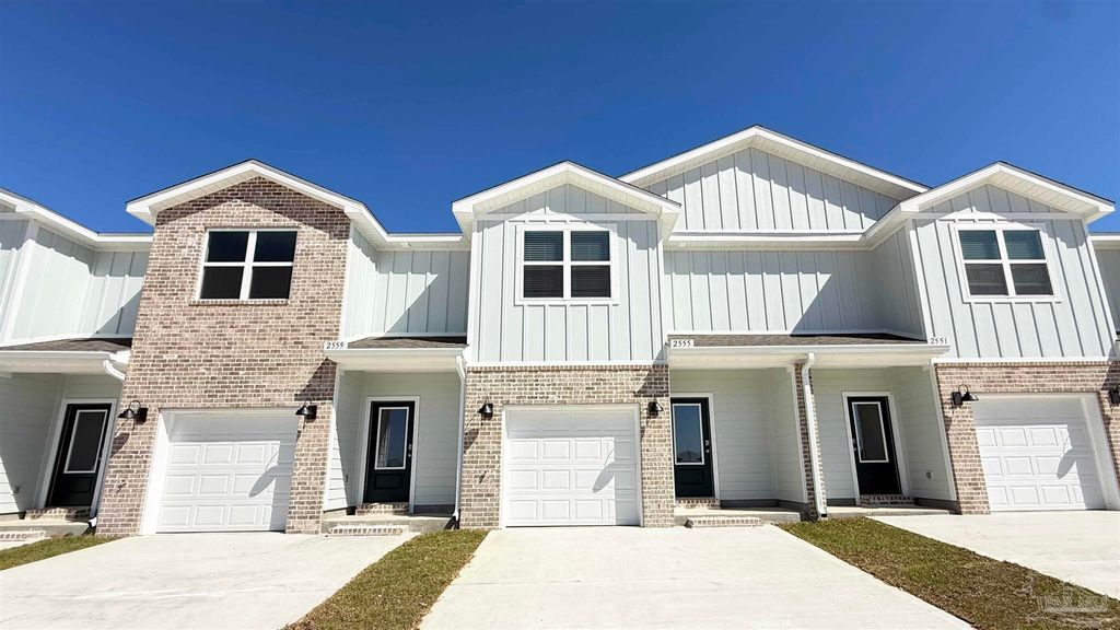 2641 Cliff Hollow Cir, Gulf Breeze, FL 32563