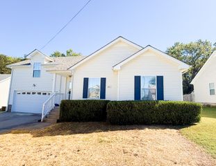 165 Kings Deer Dr, Clarksville, TN 37042