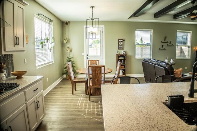 1592 Grayhawk Drive, Basehor, KS 66007