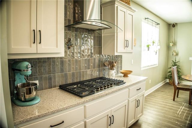 1592 Grayhawk Drive, Basehor, KS 66007