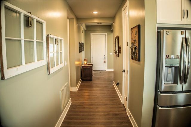 1592 Grayhawk Drive, Basehor, KS 66007