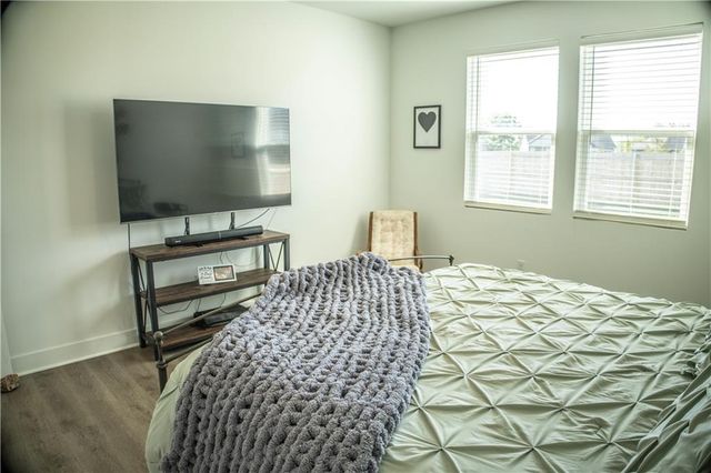 1592 Grayhawk Drive, Basehor, KS 66007