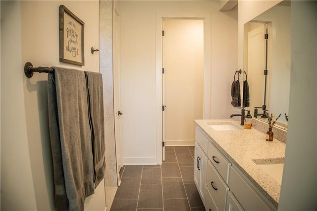 1592 Grayhawk Drive, Basehor, KS 66007