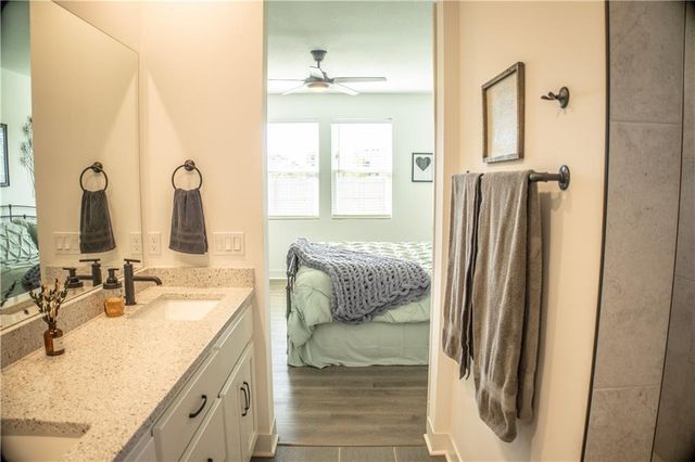 1592 Grayhawk Drive, Basehor, KS 66007