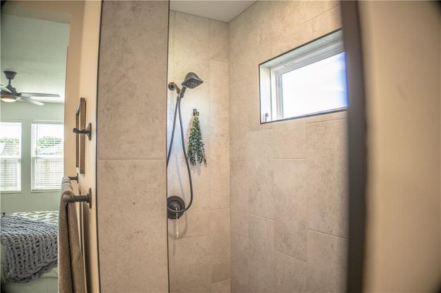 1592 Grayhawk Drive, Basehor, KS 66007