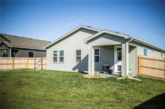 1592 Grayhawk Drive, Basehor, KS 66007