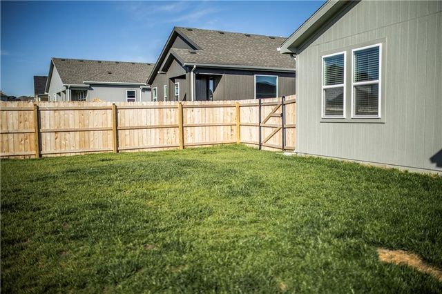 1592 Grayhawk Drive, Basehor, KS 66007