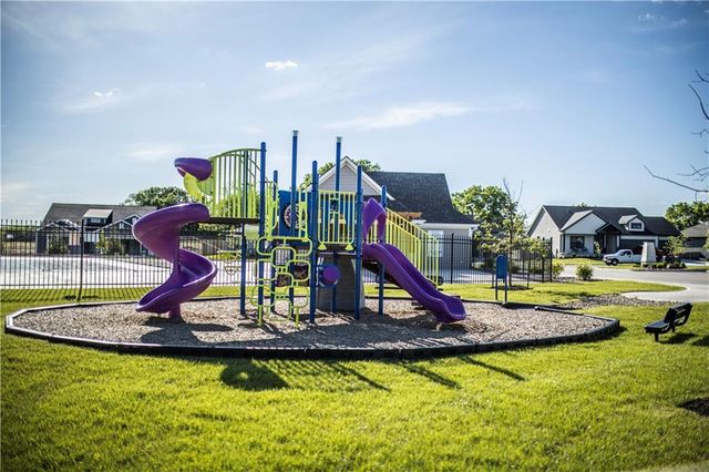 1592 Grayhawk Drive, Basehor, KS 66007