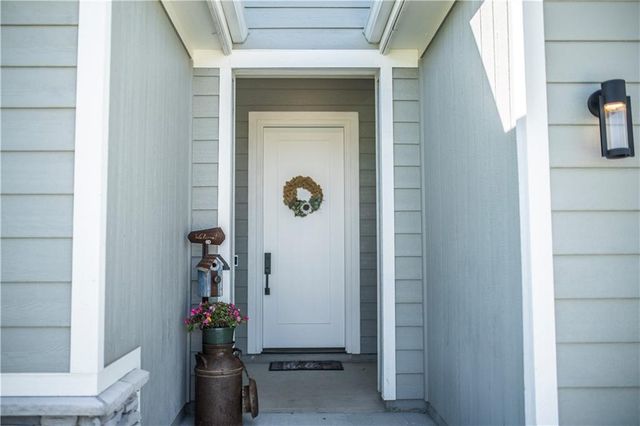 1592 Grayhawk Drive, Basehor, KS 66007