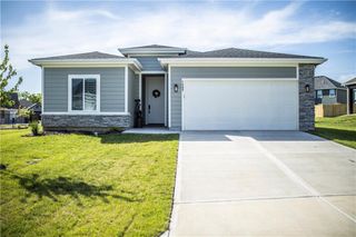1592 Grayhawk Drive, Basehor, KS 66007