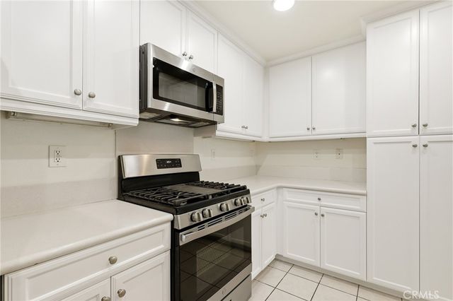 2925 W Edinger Avenue, Santa Ana, CA 92704