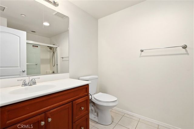 2925 W Edinger Avenue, Santa Ana, CA 92704