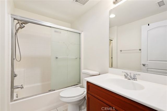 2925 W Edinger Avenue, Santa Ana, CA 92704