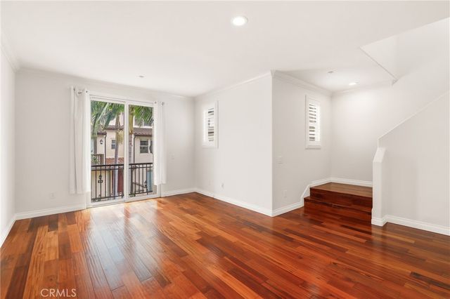 2925 W Edinger Avenue, Santa Ana, CA 92704