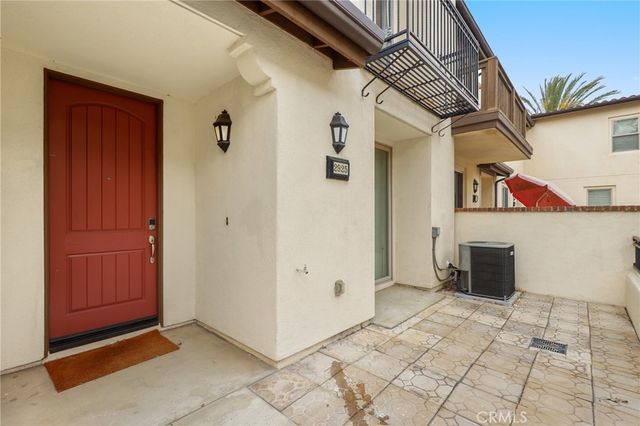 2925 W Edinger Avenue, Santa Ana, CA 92704