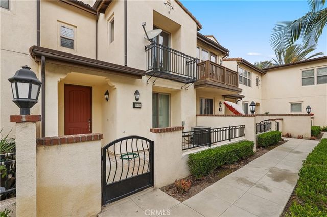 2925 W Edinger Avenue, Santa Ana, CA 92704