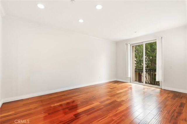 2925 W Edinger Avenue, Santa Ana, CA 92704
