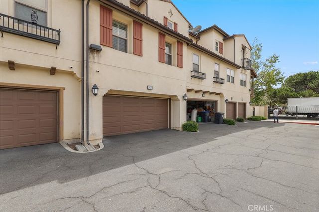 2925 W Edinger Avenue, Santa Ana, CA 92704