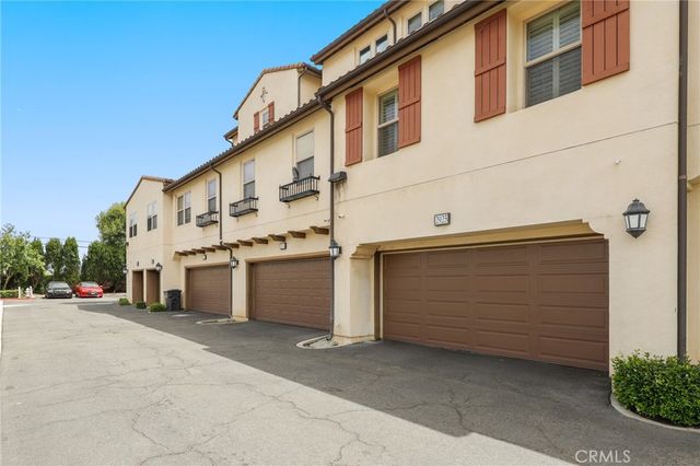2925 W Edinger Avenue, Santa Ana, CA 92704
