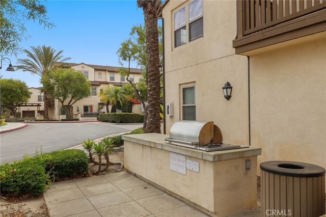 2925 W Edinger Avenue, Santa Ana, CA 92704