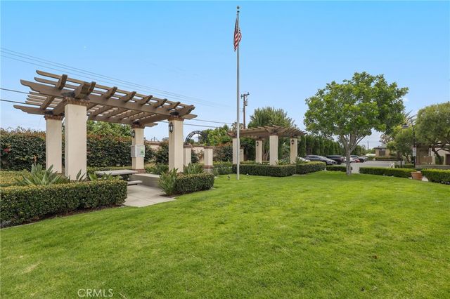 2925 W Edinger Avenue, Santa Ana, CA 92704