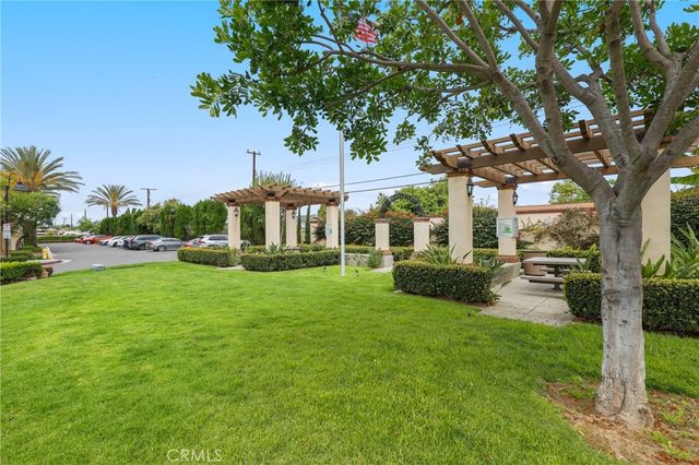 2925 W Edinger Avenue, Santa Ana, CA 92704