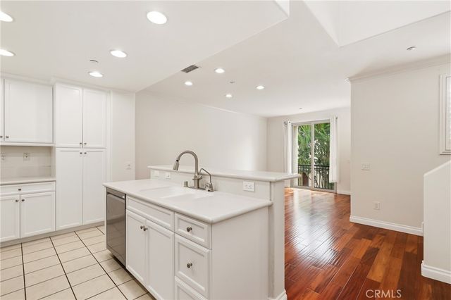 2925 W Edinger Avenue, Santa Ana, CA 92704