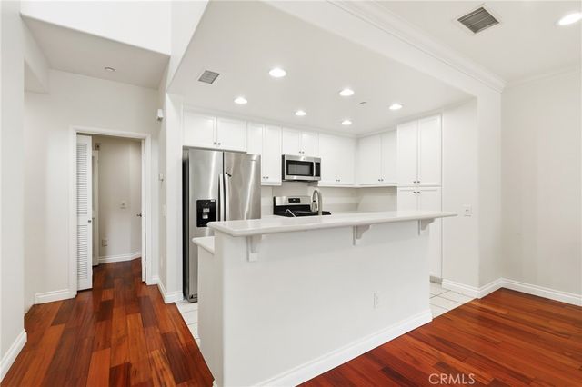 2925 W Edinger Avenue, Santa Ana, CA 92704