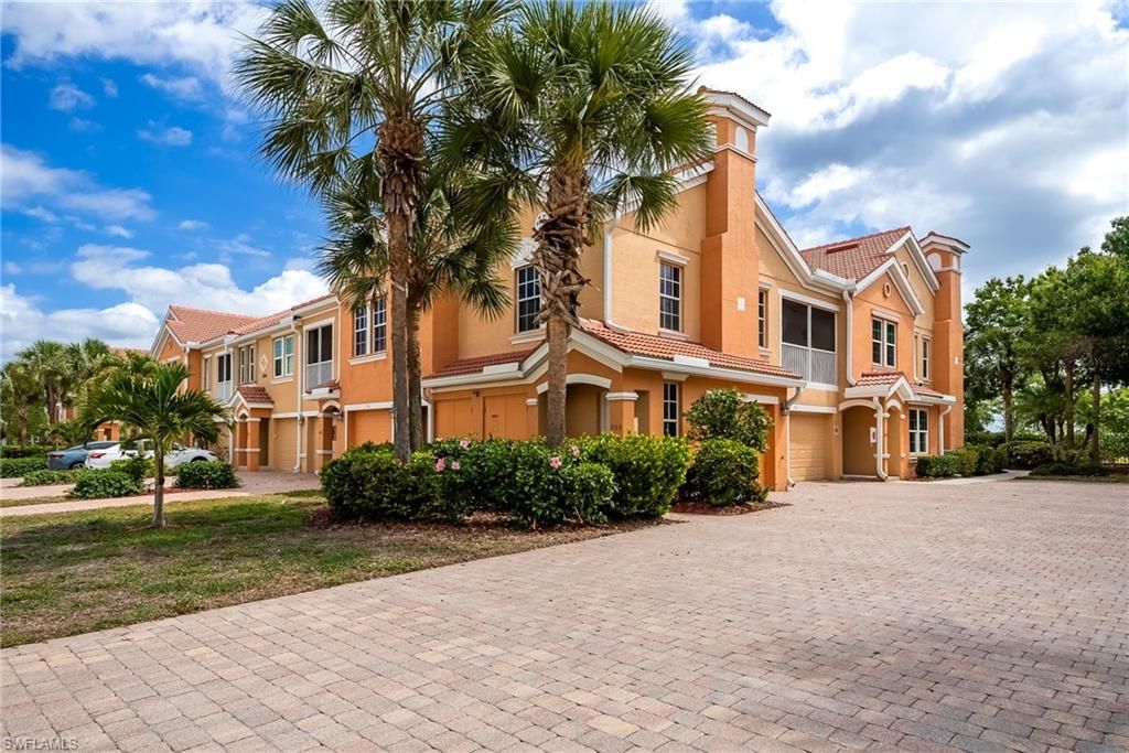 Image 11 of property listing at 1848 Concordia Lake CIR 901, Cape Coral, FL 33909