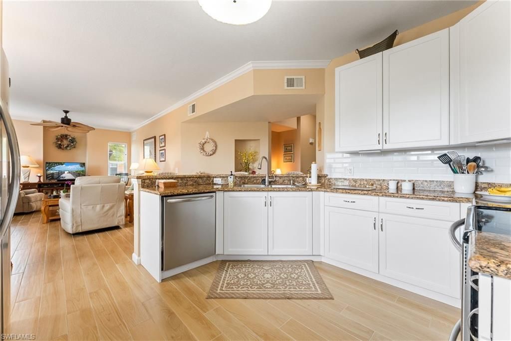 Image 20 of property listing at 1848 Concordia Lake CIR 901, Cape Coral, FL 33909