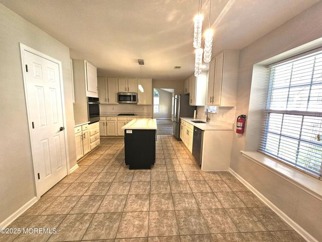 63 Skyline Drive, Lakewood, NJ 08701