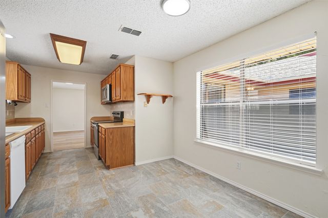 2405 Amber Hill Lane, Euless, TX 76039