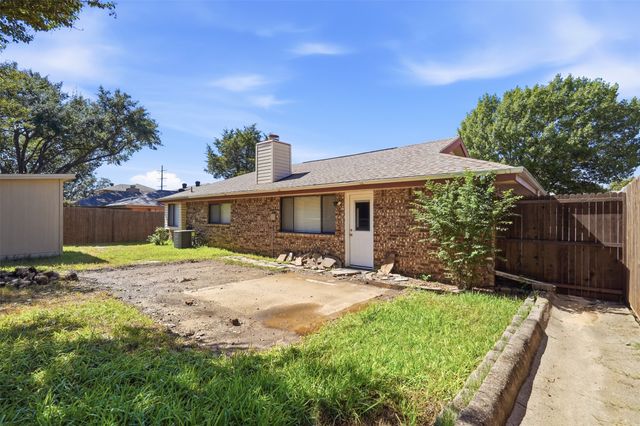 2405 Amber Hill Lane, Euless, TX 76039