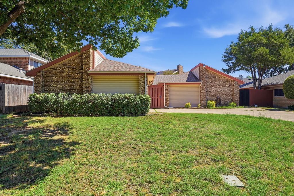 2405 Amber Hill Lane, Euless, TX 76039