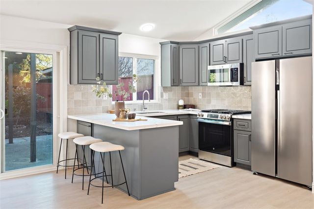 32325 Pegasus Ct, Union City, CA 94587