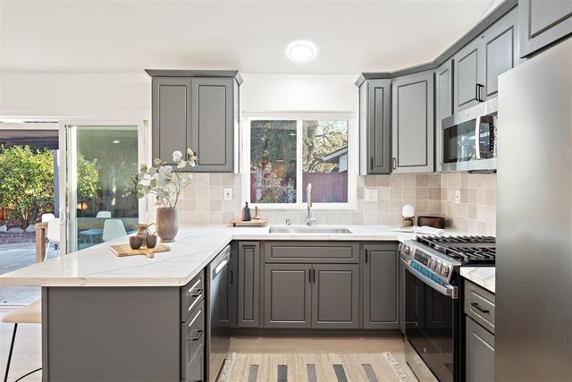 32325 Pegasus Ct, Union City, CA 94587