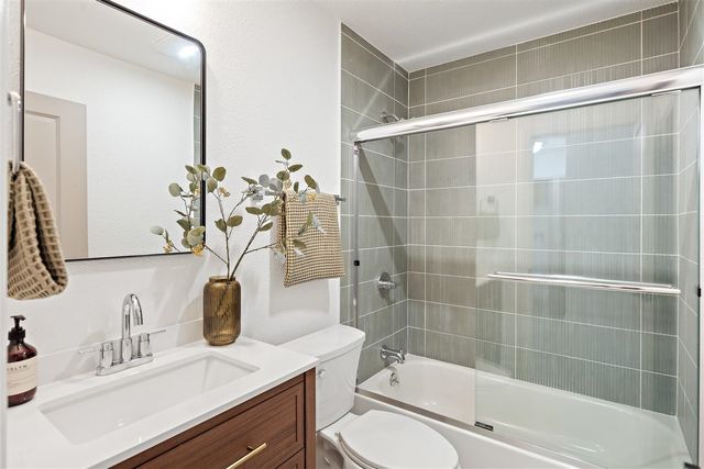 32325 Pegasus Ct, Union City, CA 94587