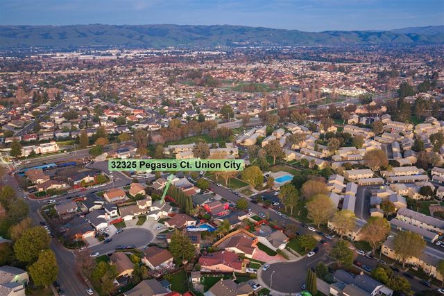 32325 Pegasus Ct, Union City, CA 94587