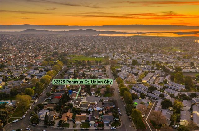 32325 Pegasus Ct, Union City, CA 94587