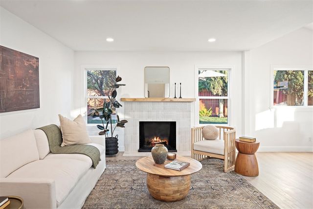 32325 Pegasus Ct, Union City, CA 94587