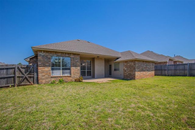 904 NE 25th Court, Moore, OK 73160