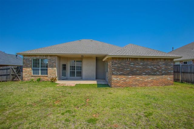 904 NE 25th Court, Moore, OK 73160