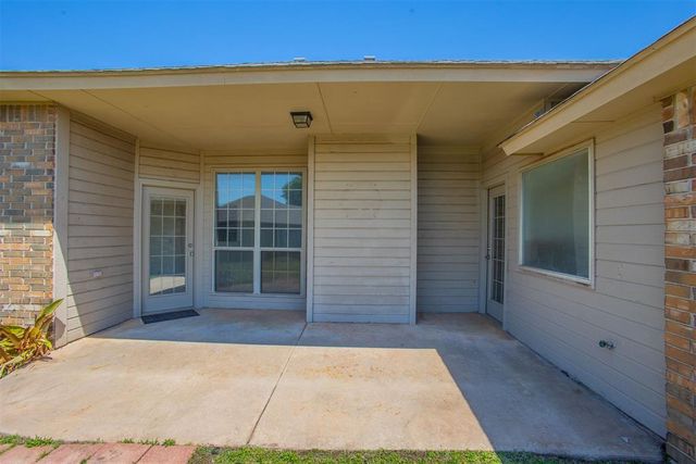 904 NE 25th Court, Moore, OK 73160